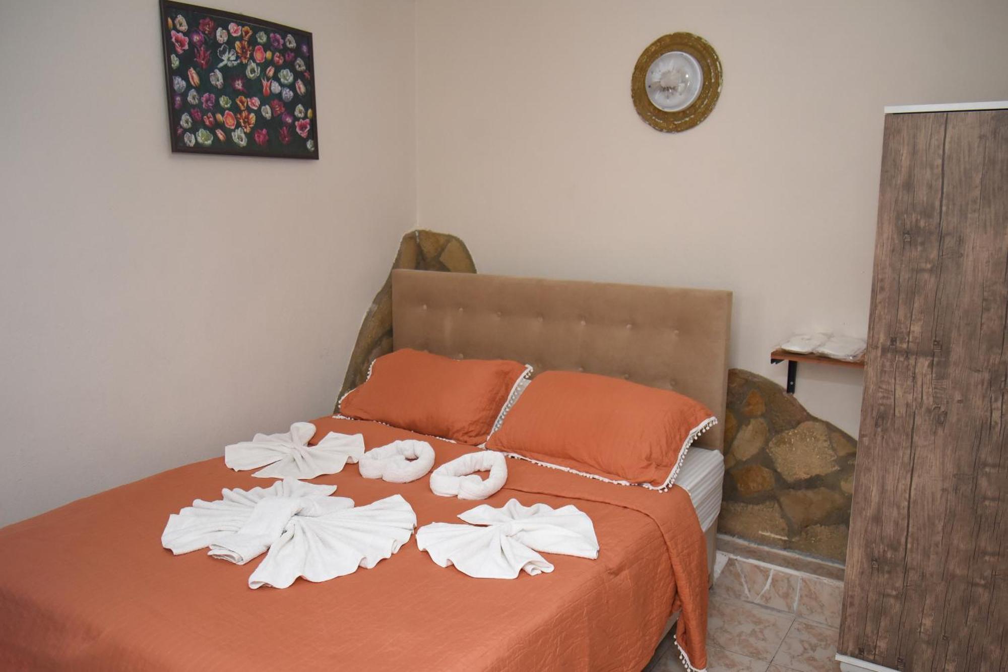 סלצ'וק Anz Guest House Pansiyon מראה חיצוני תמונה